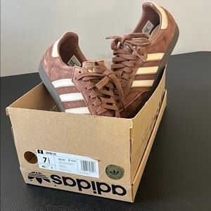 adidas Brown and Cream Sneakers with Classic Stripes EUC